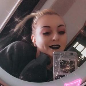 Meet your Posher, Delia